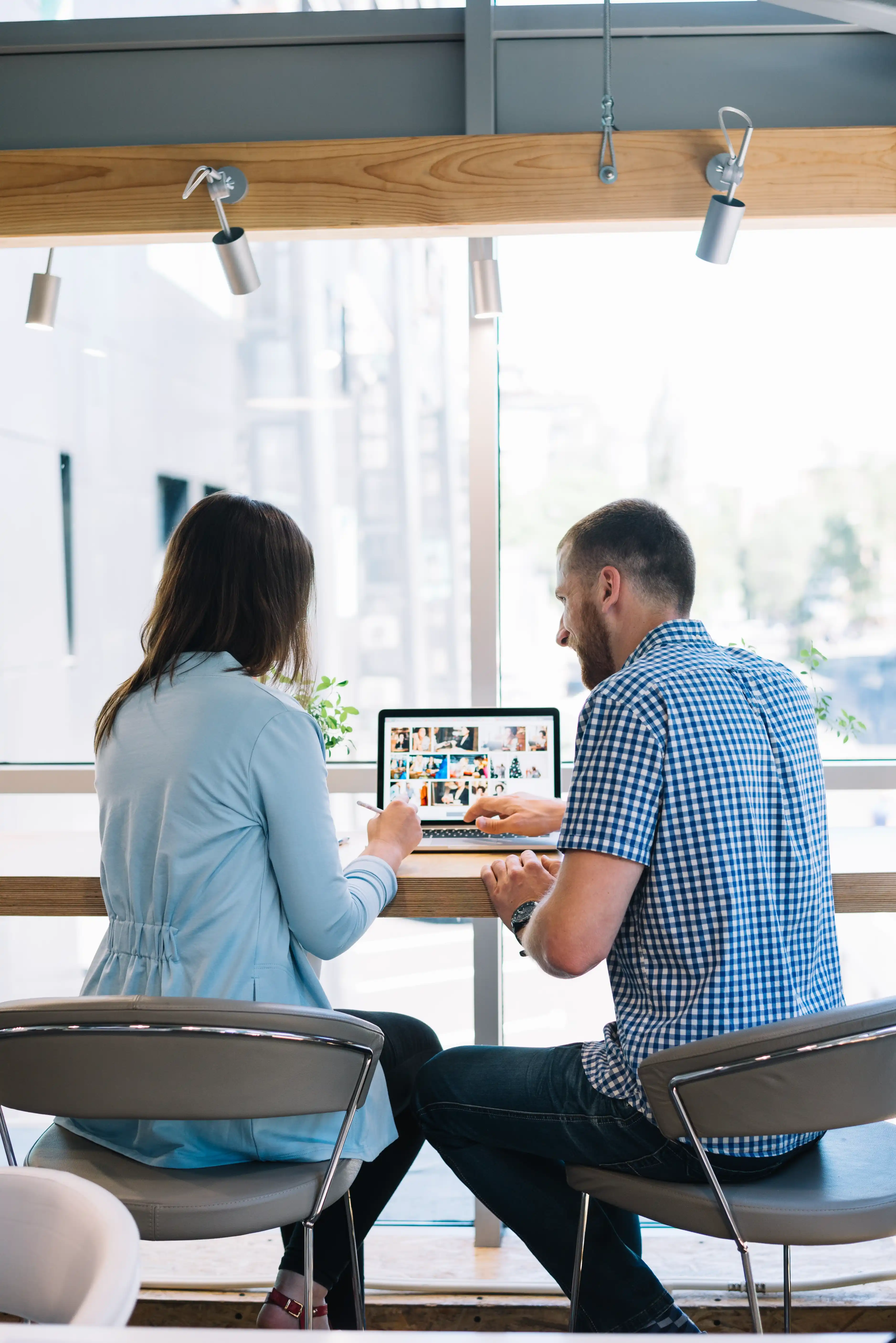 إدارة المحادثات مع سيناريوهات مخصصة لتفاعل سلس وفعّال مع المستخدمين – WolfNova